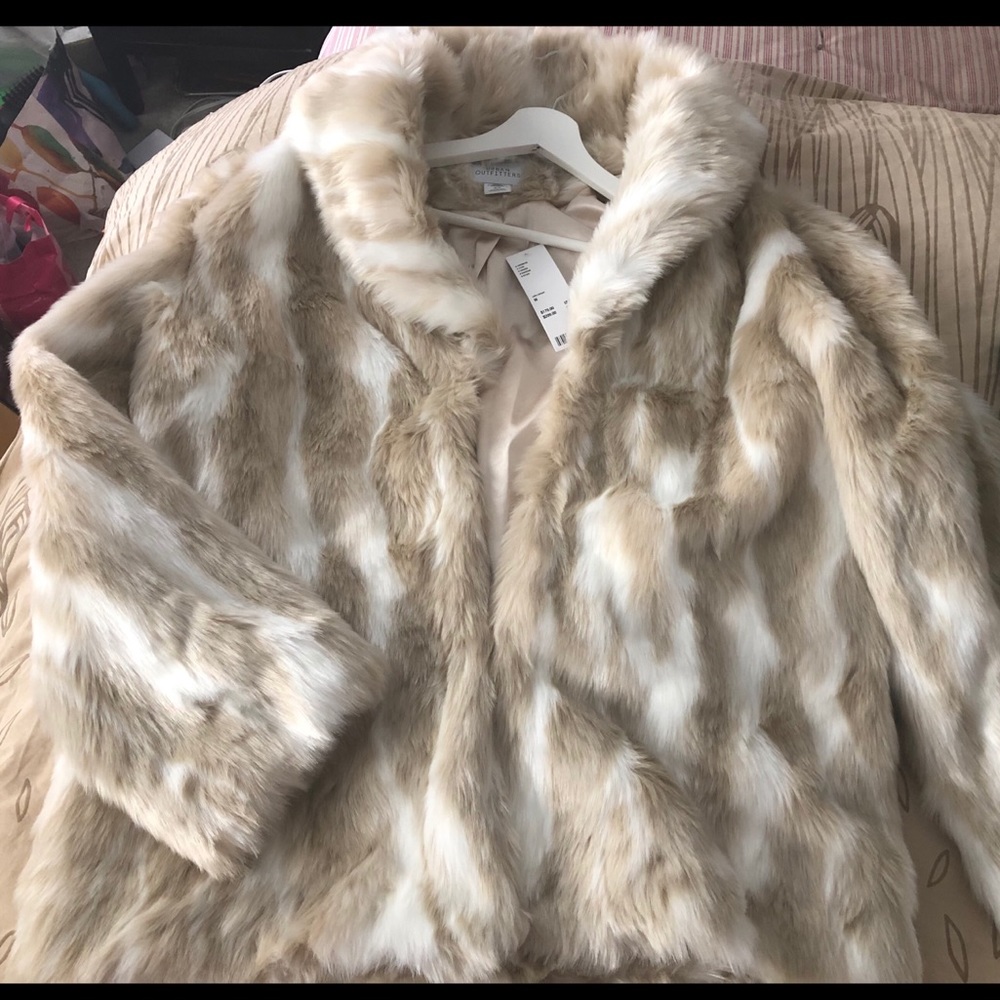 Faux fur coat (white and khaki color)